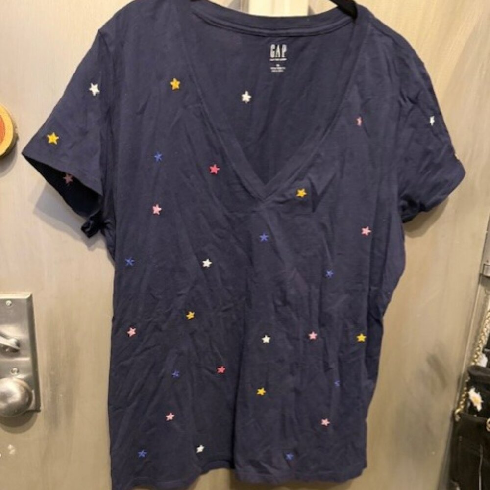 GAP Vintage Embroidered Star V-Neck T-Shirt - NWOT - Picture 8 of 16